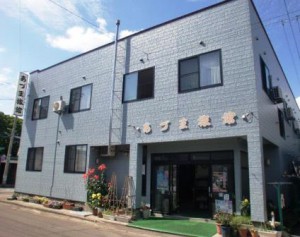 コンビニが近くて便利 あづま旅館外観